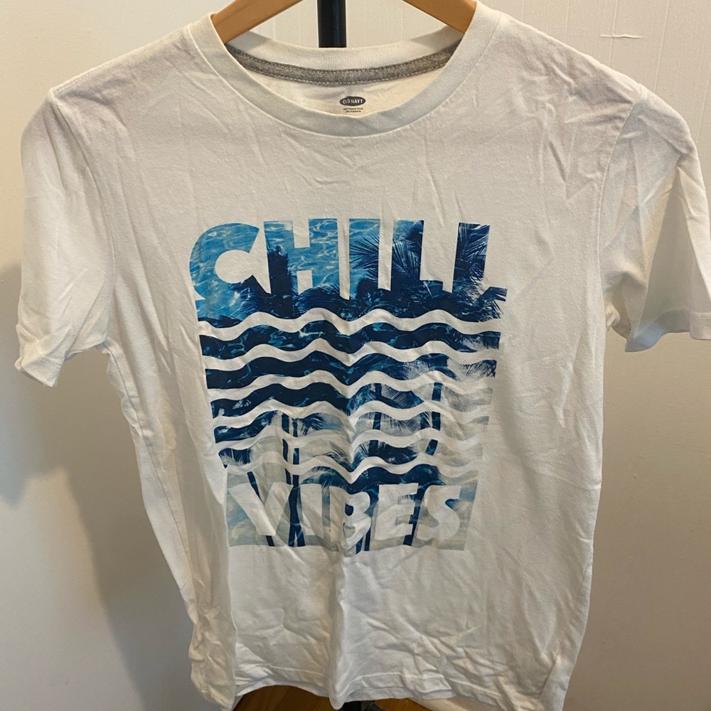 Boys t-shirt that says chill vibes